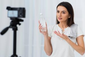 Как вода влияет на голос и речь: советы для блогеров, вокалистов и ораторов