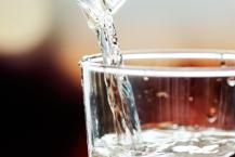 Термін придатності бутильованої води: чи може вода зіпсуватися