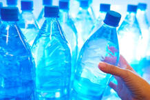 Як розпізнати підробку бутильованої води: ознаки неякісного продукту
