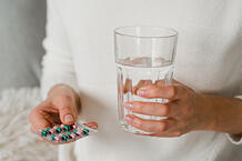 Можно ли запивать таблетки газированной водой?