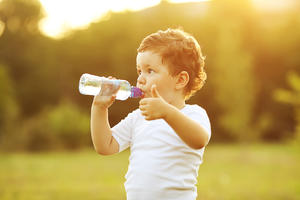 Почему так важно следить за питьевым режимом ребенка?
