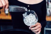 Почему лед из неправильной воды портит вкус коктейлей